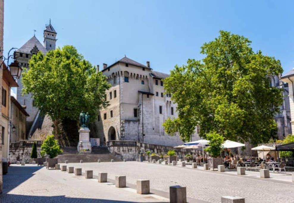 Les Hauts Du Chateau Chambéry Exterior foto