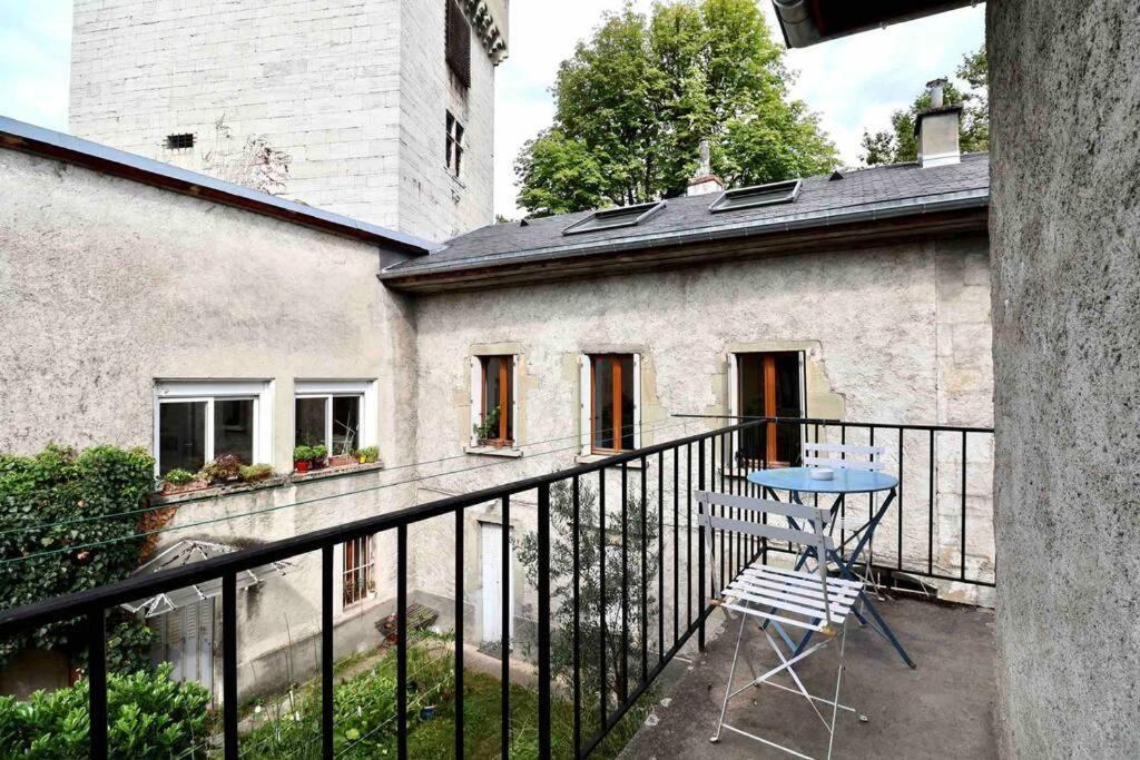 Les Hauts Du Chateau Chambéry Exterior foto